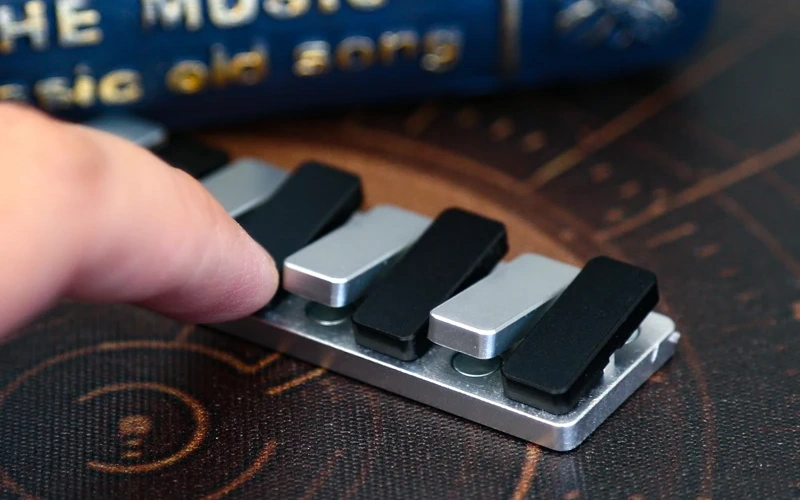 Metal Piano Keys Fidget Toy Stress Relief
