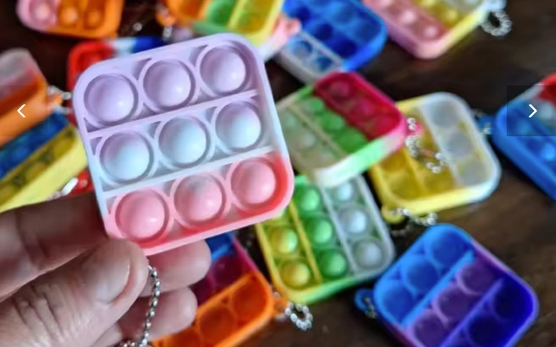 Mini Party Favors Pop Fidget Keychain