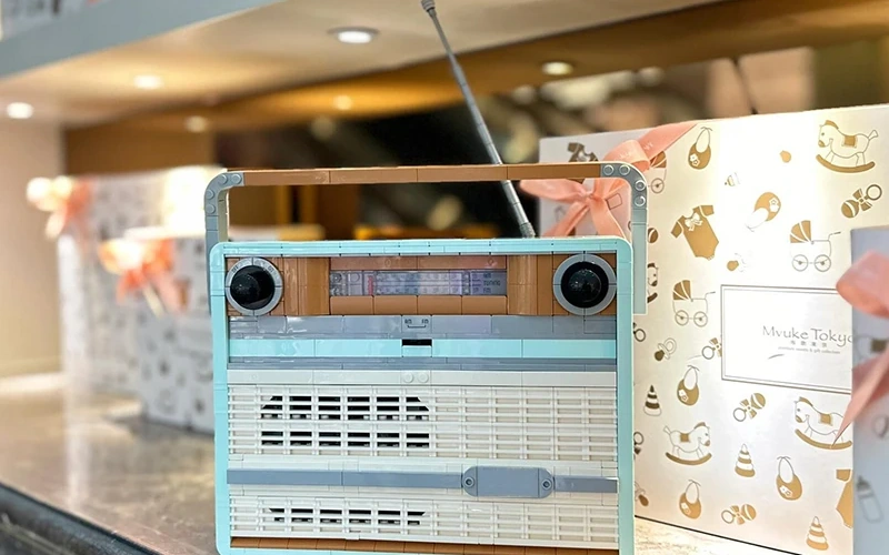 Retro Transistor Radio Building Blocks Educational Decor Set